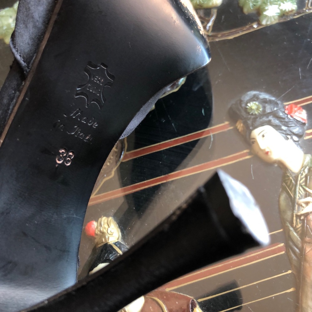 Authentic Gianni Versace Classic Heels - Picture 5 of 6